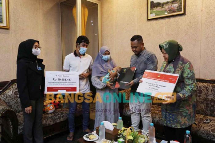 ​Bupati Gresik Bersama Mensos Bantu Balita Penderita Multiple Congenital Malformation