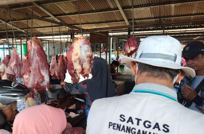 Antisipasi Daging Sapi Glonggong dan DKPP Kota Kediri Lakukan Sidak di Pasar Setono Betek