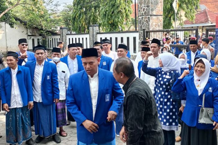 Dikawal Kesenian Jaranan, Ketua DPD PAN Kota Kediri Daftarkan 30 Bacaleg ke KPU