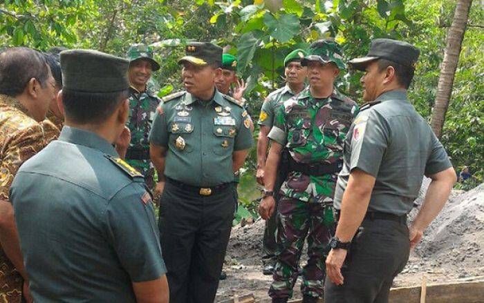 Aspers KASAD Puji Pelaksanaan TMMD di Sukoanyar Blitar Aspers KASAD Puji Pelaksanaan TMMD di Sukoanyar Blitar