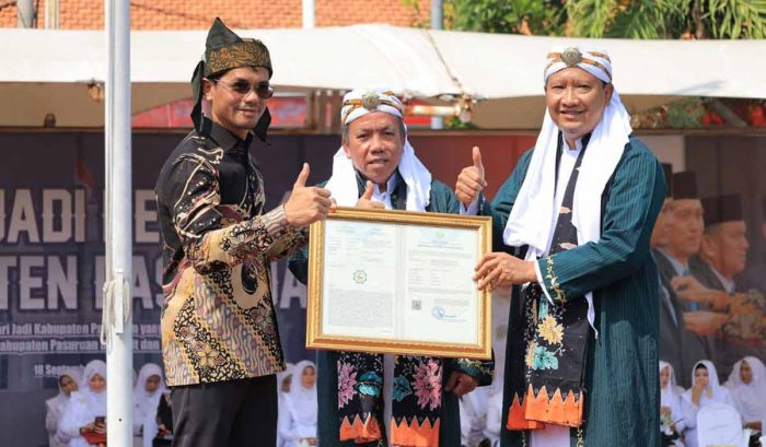 Plt Kepala Kanwil Kemenkumham Jatim Serahkan 2 Sertifikat IG ke Bupati Pasuruan Plt Kepala Kanwil Kemenkumham Jatim Serahkan 2 Sertifikat IG ke Bupati Pasuruan