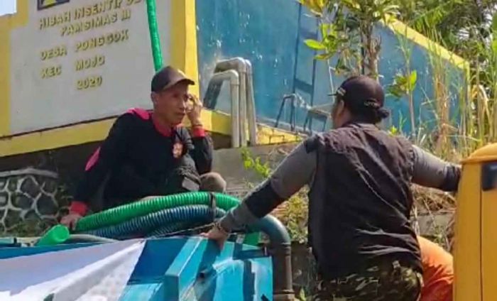 Kemarau Panjang, BPBD dan Relawan di Kediri Droping Air Bersih di Lereng Gunung Wilis