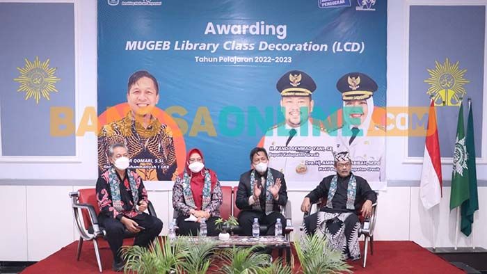 Jadi Pembicara di SD Muhammadiyah 1 GKB, Wakil Bupati Gresik Terheran-heran saat Lihat Perpustakaan Jadi Pembicara di SD Muhammadiyah 1 GKB, Wakil Bupati Gresik Terheran-heran saat Lihat Perpustakaan