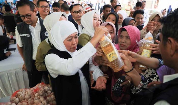 Tinjau Operasi Pasar Murah di Jombang, Khofifah: Upaya Stabilkan Harga Bahan Pokok, Terutama Beras Tinjau Operasi Pasar Murah di Jombang, Khofifah: Upaya Stabilkan Harga Bahan Pokok, Terutama Beras