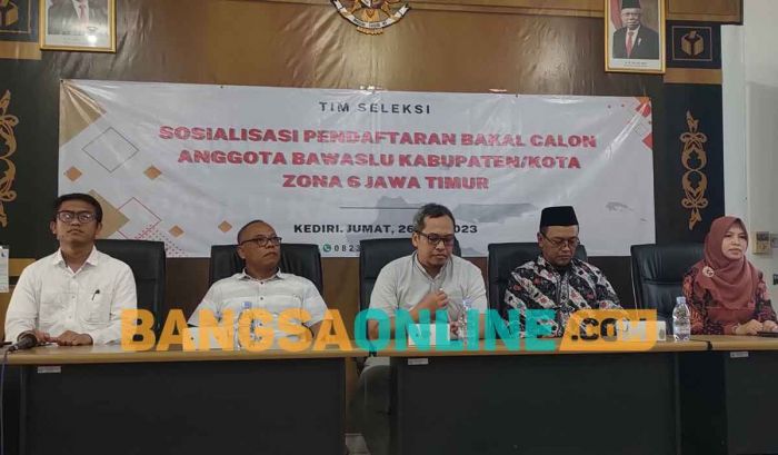 Tim Seleksi Calon Anggota Bawaslu Jawa Timur Zona 6 Sosialisasikan Pendaftaran di Kediri