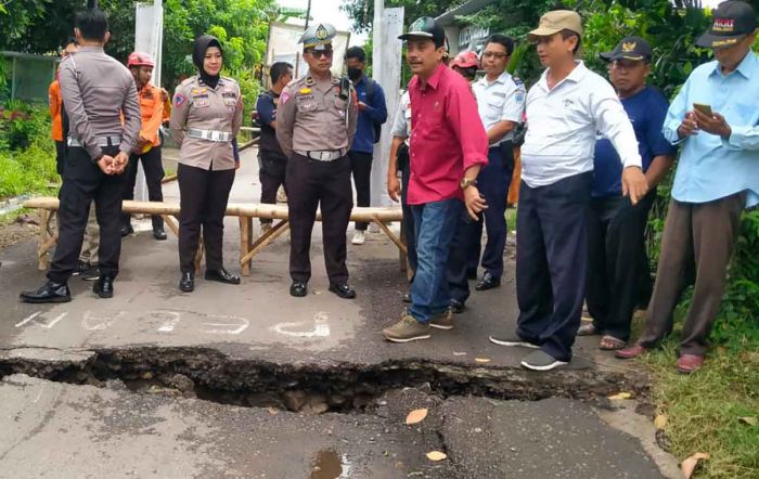 Ketua DPRD Nganjuk Tinjau Jembatan yang Ambles di Desa Mungkung