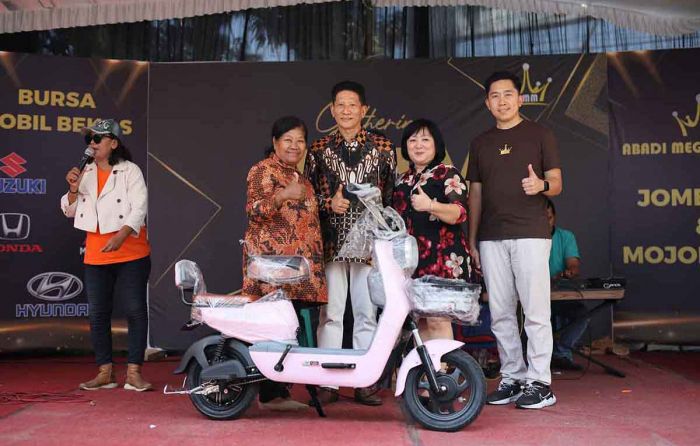 Dongkrak Roda Ekonomi Pascapandemi Covid-19, Showroom Mobil AMM di Jombang Gelar Touring