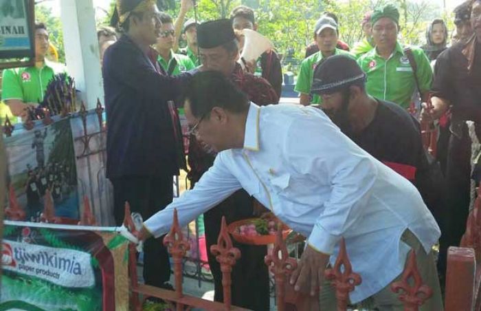 May Day, Ribuan Buruh dan Anggota DPR RI Ziarah ke Makam Marsinah di Nganjuk