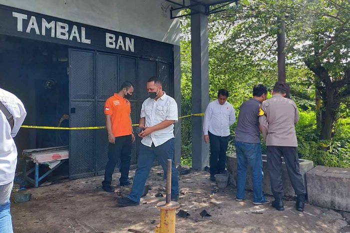 Ledakan Kompresor Tambal Ban di Jalan By Pass Mojokerto, Kapolres Terjun Langsung Gelar Olah TKP Ledakan Kompresor Tambal Ban di Jalan By Pass Mojokerto, Kapolres Terjun Langsung Gelar Olah TKP