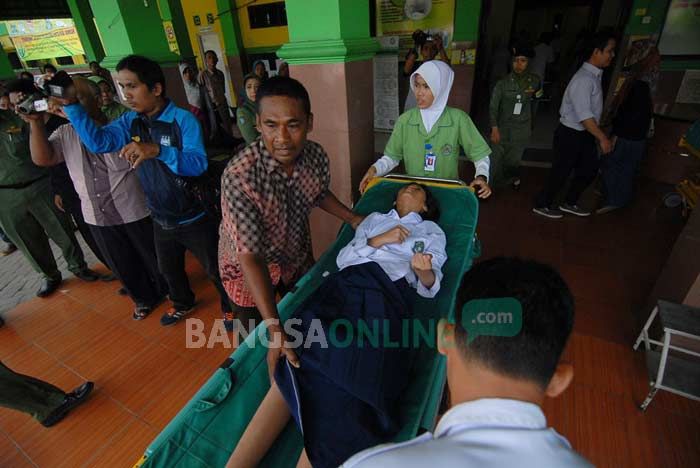 Sempat Dipulangkan, 9 Santri Keracunan Fogging Dirujuk Kembali ke RSUD Jombang Sempat Dipulangkan, 9 Santri Keracunan Fogging Dirujuk Kembali ke RSUD Jombang