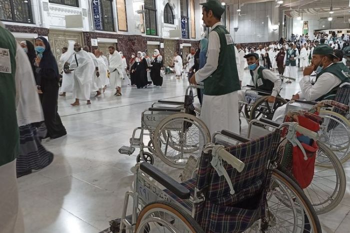 Masjidil Haram Sediakan Layanan Sewa Kursi Roda dan Skuter Bagi Jemaah Haji Lansia