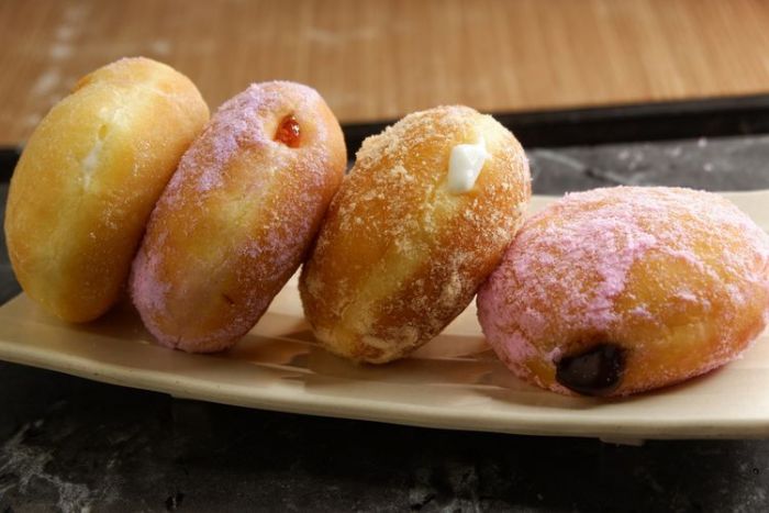 Resep Bomboloni Isi Cokelat dan Krim Custard, Lembut di Mulut Resep Bomboloni Isi Cokelat dan Krim Custard, Lembut di Mulut
