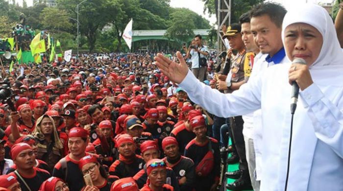 May Day, Khofifah Beri Kado Anak Buruh Tak Mampu Kuota 5% Masuk SMA/SMK Negeri di Jawa Timur
