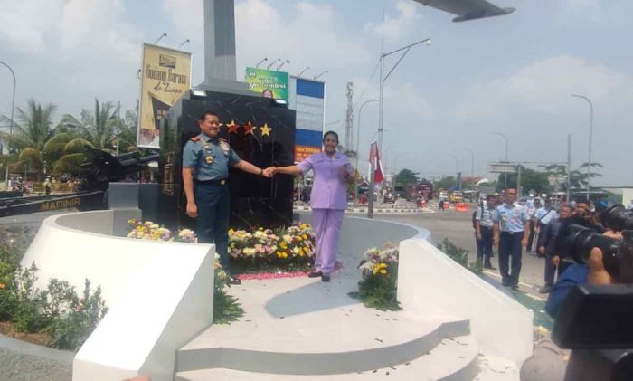 Pulang Ke Madiun, Panglima TNI Resmikan Monumen Pesawat di Exit Tol Dumpil Pulang Ke Madiun, Panglima TNI Resmikan Monumen Pesawat di Exit Tol Dumpil