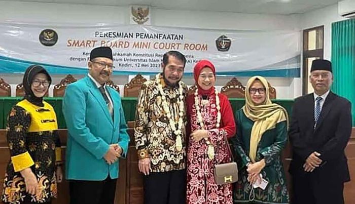 Ketua MK Enggan Bocorkan Keputusan soal Sistem Pemilu saat Jadi Pembicara di Uniska Kediri Ketua MK Enggan Bocorkan Keputusan soal Sistem Pemilu saat Jadi Pembicara di Uniska Kediri