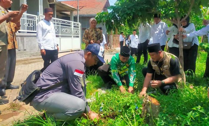 KPU Kabupaten Pasuruan Bersama PPK Tanam 5.709.898 Bibit Pohon di Sela Pelantikan KPPS