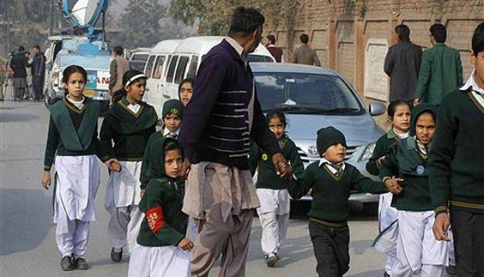 Sadis, Taliban Serang Sekolah, 126 Siswa Tewas, 122 Luka-Luka
