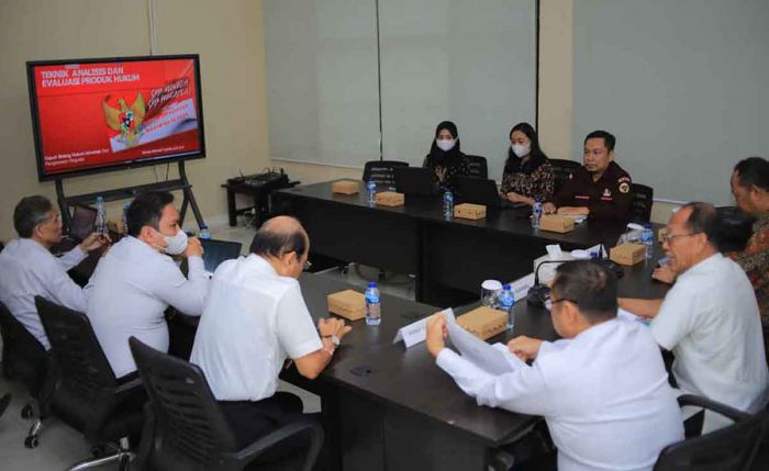 Kanwil Kemenkumham Jatim Komitmen Hasilkan Perda yang Selaras dengan Pancasila Kanwil Kemenkumham Jatim Komitmen Hasilkan Perda yang Selaras dengan Pancasila