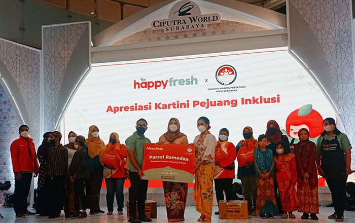 Apresiasi Para Perempuan di Hari Kartini, Happy Fresh Bagikan Parsel Sembako