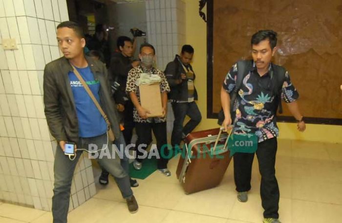 Pasca Penggeledahan KPK di Jombang (1), Pintu untuk Usut Dugaan Korupsi Berjamaah Pemkab dan DPRD Pasca Penggeledahan KPK di Jombang (1), Pintu untuk Usut Dugaan Korupsi Berjamaah Pemkab dan DPRD