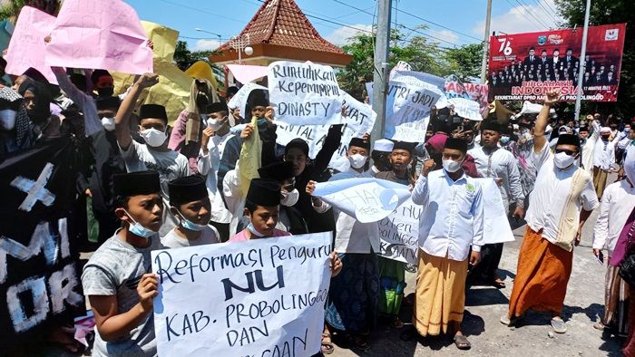 Dukung KPK Bongkar Korupsi Dinasti Tantri-Hasan, Ribuan Santri Probolinggo Turun ke Jalan