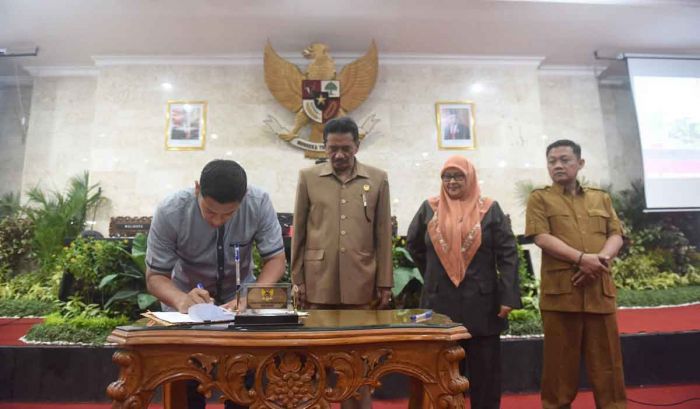 Wali Kota Kediri dan Ketua DPRD Teken Persetujuan Raperda tentang Perubahan APBD TA 2023 Jadi Perda Wali Kota Kediri dan Ketua DPRD Teken Persetujuan Raperda tentang Perubahan APBD TA 2023 Jadi Perda