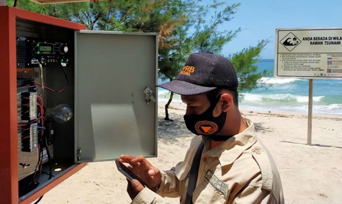 Diterpa Isu Potensi Tsunami, Warga Pesisir Blitar Selatan Tak Resah dan Terus Aktif Melaut Diterpa Isu Potensi Tsunami, Warga Pesisir Blitar Selatan Tak Resah dan Terus Aktif Melaut