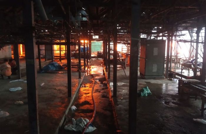 Pasar Sidayu Gresik Terbakar, Ratusan Kios Ludes Dilalap Si Jago Merah