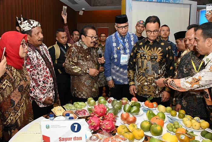Pakde Karwo Berbagi Strategi Sukses di Hadapan Gubernur se-Indonesia