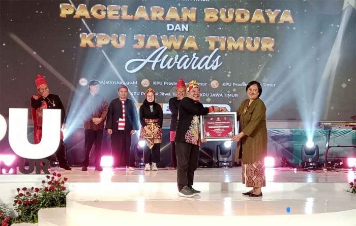 KPU Kabupaten Mojokerto Raih 3 Penghargaan Terbaik Tingkat Provinsi