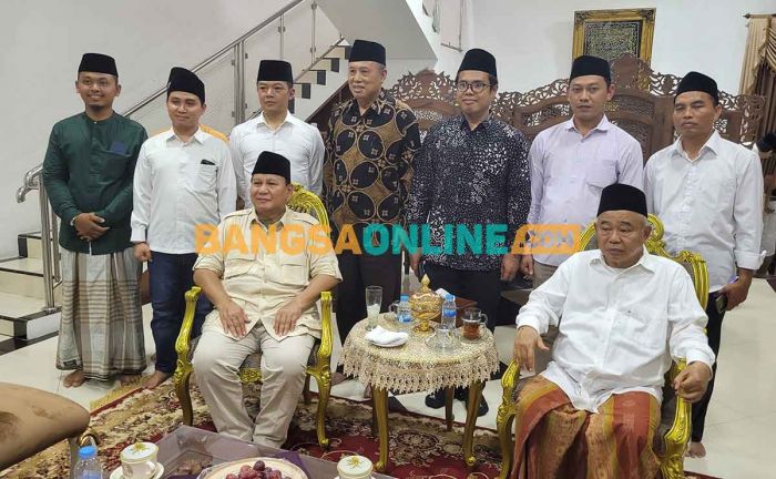 Ziarah ke Makam Pendiri NU dan Gus Dur, Prabowo Kunjungi 4 Pesantren Besar Jatim dalam Sehari