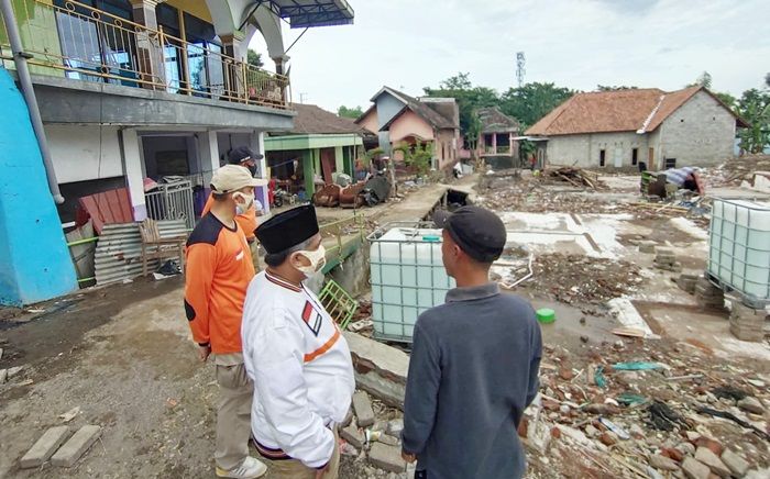 ​PKS Jatim Salurkan Air Bersih untuk Korban Banjir Jombang