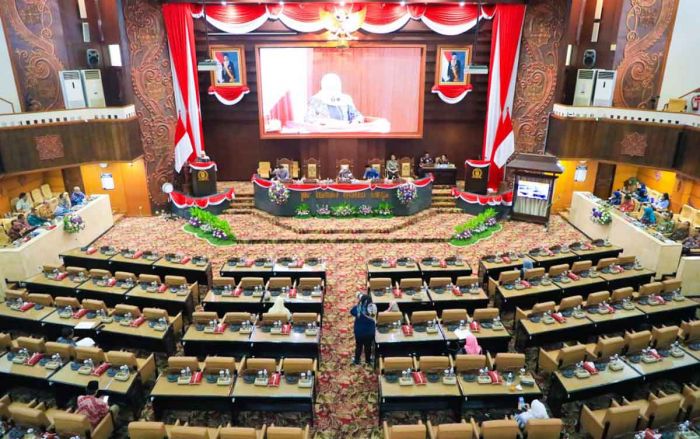 Gubernur Khofifah Sebut P-APBD 2023 Menyesuaikan 4 Tantangan Ekonomi Global Gubernur Khofifah Sebut P-APBD 2023 Menyesuaikan 4 Tantangan Ekonomi Global