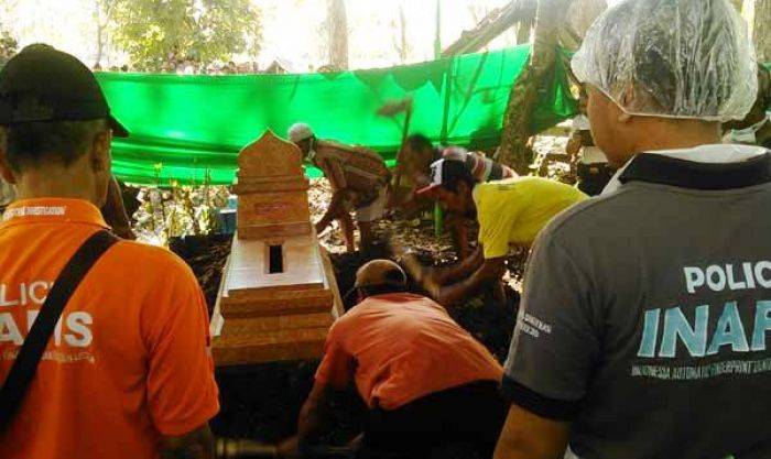 Diduga Korban Pembunuhan, Kuburan 16 Hari di Bojonegoro Dibongkar Polisi Diduga Korban Pembunuhan, Kuburan 16 Hari di Bojonegoro Dibongkar Polisi