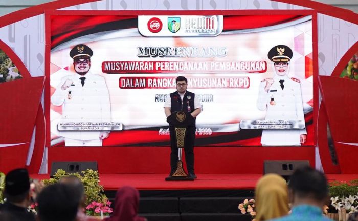 Soroti Soal Kemiskinan, Bupati Kediri Minta Jajarannya Peka Terhadap Kesulitan Masyarakat Soroti Soal Kemiskinan, Bupati Kediri Minta Jajarannya Peka Terhadap Kesulitan Masyarakat