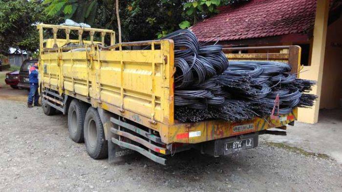 Kecelakaan di Raya Mojowarno, Truk Bermuatan Besi Tabrak Belasan Anggota Paskibraka Saat Latihan Kecelakaan di Raya Mojowarno, Truk Bermuatan Besi Tabrak Belasan Anggota Paskibraka Saat Latihan