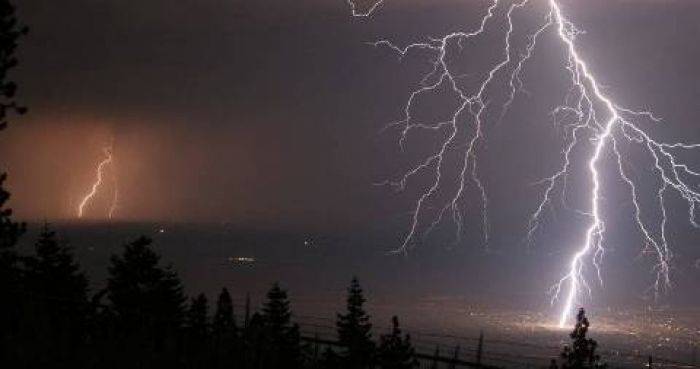 Satu Orang Tewas Tersambar, BPBD Bojonegoro Himbau Waspada Petir Satu Orang Tewas Tersambar, BPBD Bojonegoro Himbau Waspada Petir