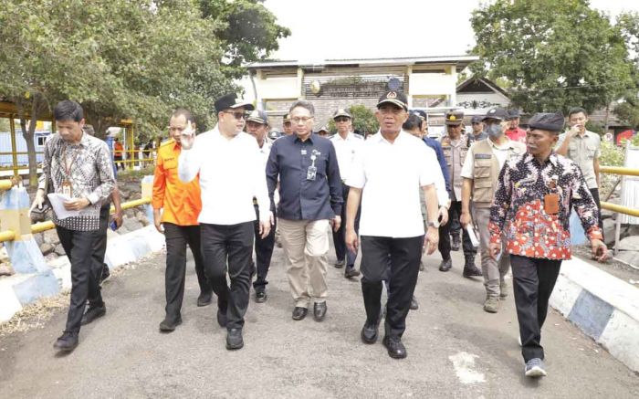 Bersama Menko PMK, Pj Gubernur Jatim Tinjau Pelabuhan Jangkar Situbondo