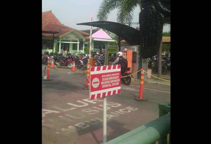 Lahan Parkir RSUD Caruban Jadi Rebutan Lahan Parkir RSUD Caruban Jadi Rebutan