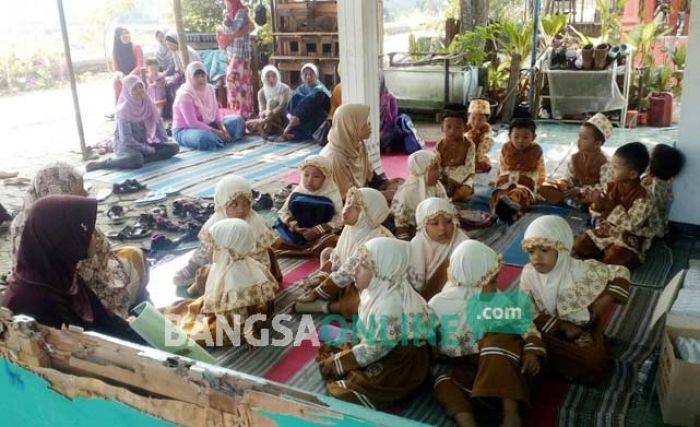 Gedung Sekolah Digusur untuk Tol, Siswa PAUD di Kesamben Terpaksa Ngungsi Gedung Sekolah Digusur untuk Tol, Siswa PAUD di Kesamben Terpaksa Ngungsi