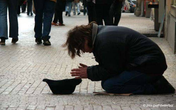 Jumlah Pengemis di Surabaya Membludak  Jumlah Pengemis di Surabaya Membludak