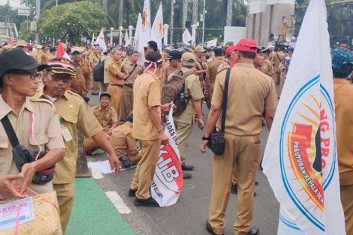 Usulan Masa Jabatan 9 Tahun, Pengamat Nilai Kades Tak Paham Demokrasi Usulan Masa Jabatan 9 Tahun, Pengamat Nilai Kades Tak Paham Demokrasi