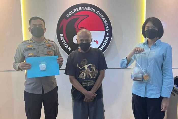 Polrestabes Surabaya Tangkap Kakek Pengedar Narkoba di Gubeng