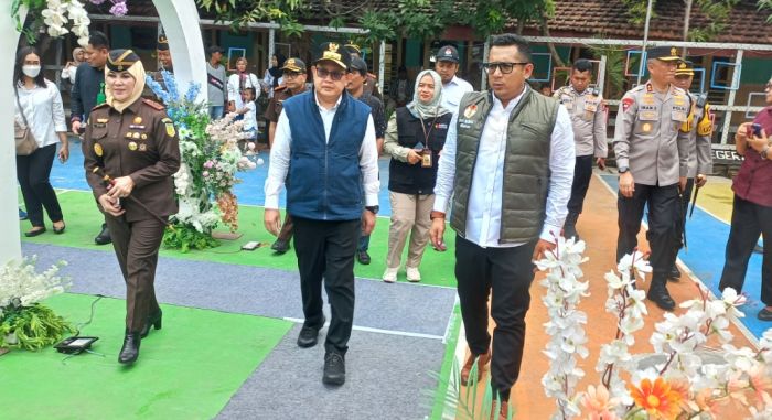 Didampingi Pj Wali Kota Mojokerto, Plh Gubernur Jatim Dibuat Kagum pada TPS 02 Sentanan
