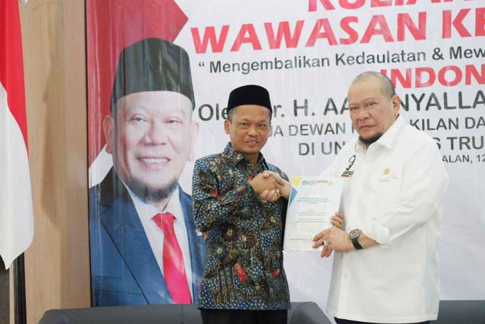 Akses Jalan Menuju Universitas Trunojoyo Madura Rusak dan Sempit, Rektor: No Viral No Justice Akses Jalan Menuju Universitas Trunojoyo Madura Rusak dan Sempit, Rektor: No Viral No Justice
