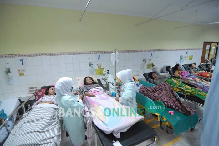 Keracunan Asap Fogging, 31 Santri Tambakberas Jombang Dirawat di RS Keracunan Asap Fogging, 31 Santri Tambakberas Jombang Dirawat di RS