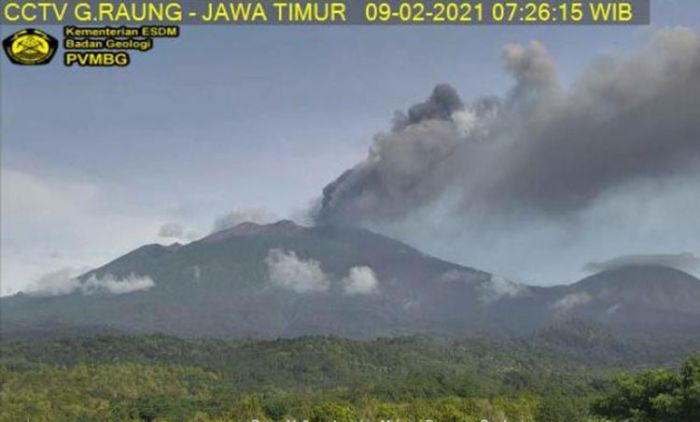 ​Gunung Raung Erupsi, BMKG Banyuwangi: Abu Vulkanik Diprakirakan Sampai ke Pulau Bali