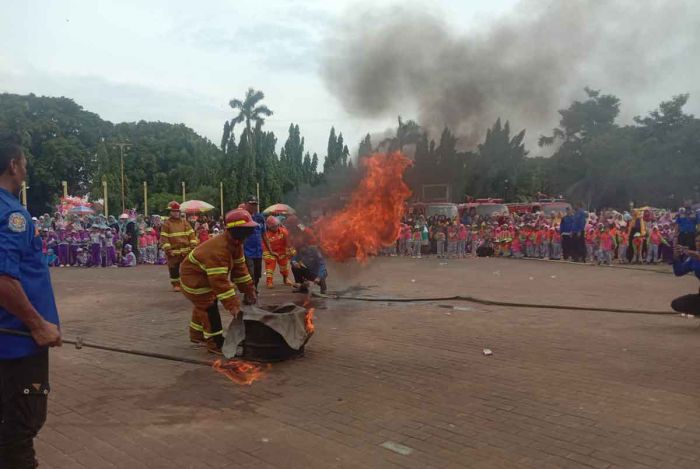 Kenalkan Kegiatan Damkar Sejak Dini, IGRA Ajak Ribuan Anak TK Pahami Penanganan Kebakaran Kenalkan Kegiatan Damkar Sejak Dini, IGRA Ajak Ribuan Anak TK Pahami Penanganan Kebakaran