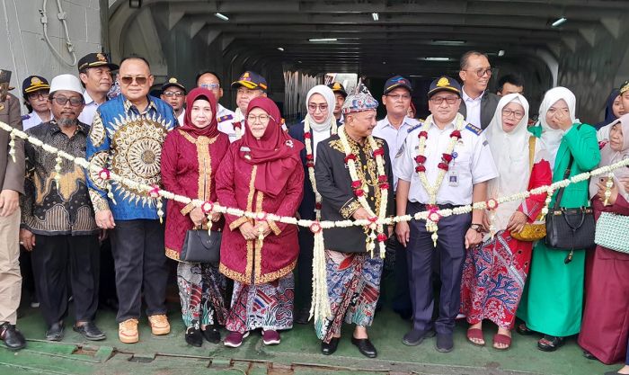 Bupati Launching Pelayaran Perdana Lintas Jangkar-Lembar di Hari Jadi ke-205 Situbondo Bupati Launching Pelayaran Perdana Lintas Jangkar-Lembar di Hari Jadi ke-205 Situbondo