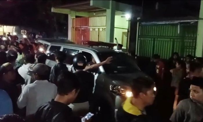 Seorang Wartawan di Jombang Meninggal Usai Ditembak Tetangganya Seorang Wartawan di Jombang Meninggal Usai Ditembak Tetangganya